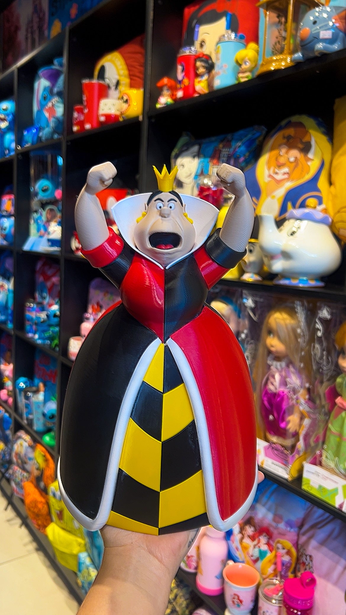 Boneco Rainha de copas Alice no país das maravilhas