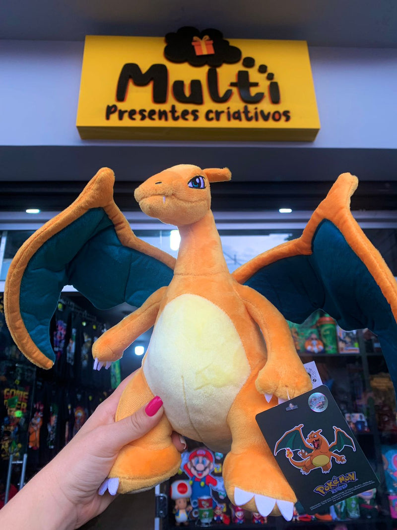 Pelucia charizard