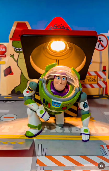 Luminária Buzz Ligthtear Orlando