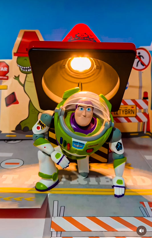 Luminária Buzz Ligthtear Orlando