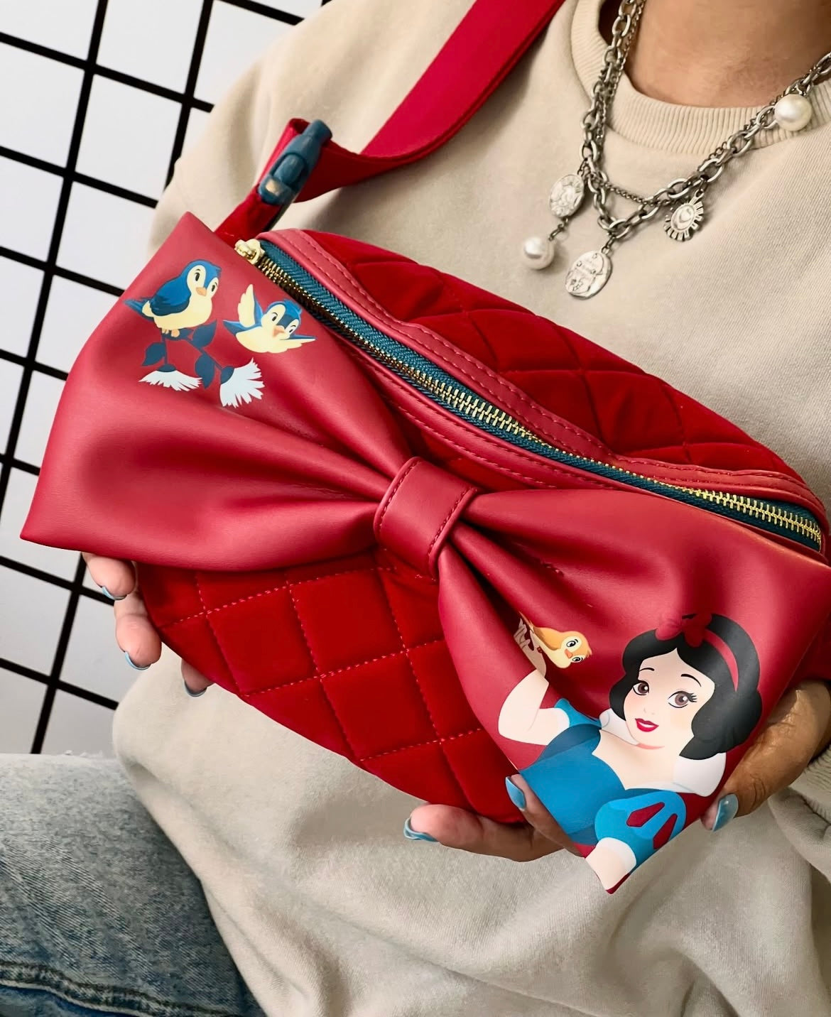 Bolsa lateral branca de neve